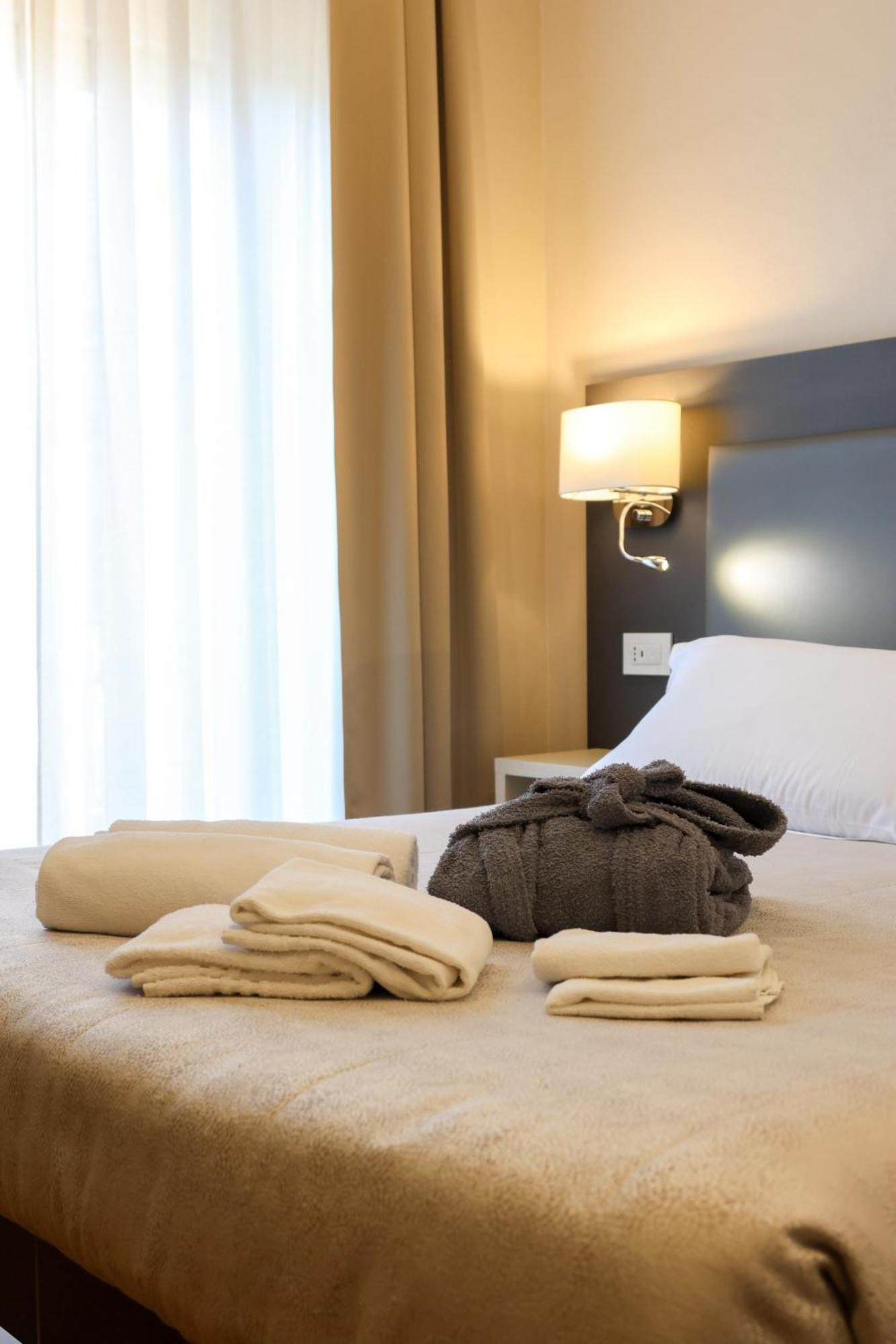 Hotel Victoria Cuneo Exteriör bild